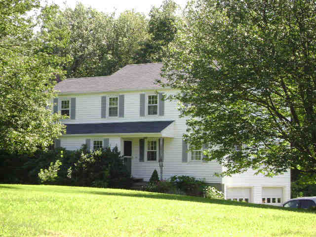 Building photograph for 32 WHITE BIRCH LN